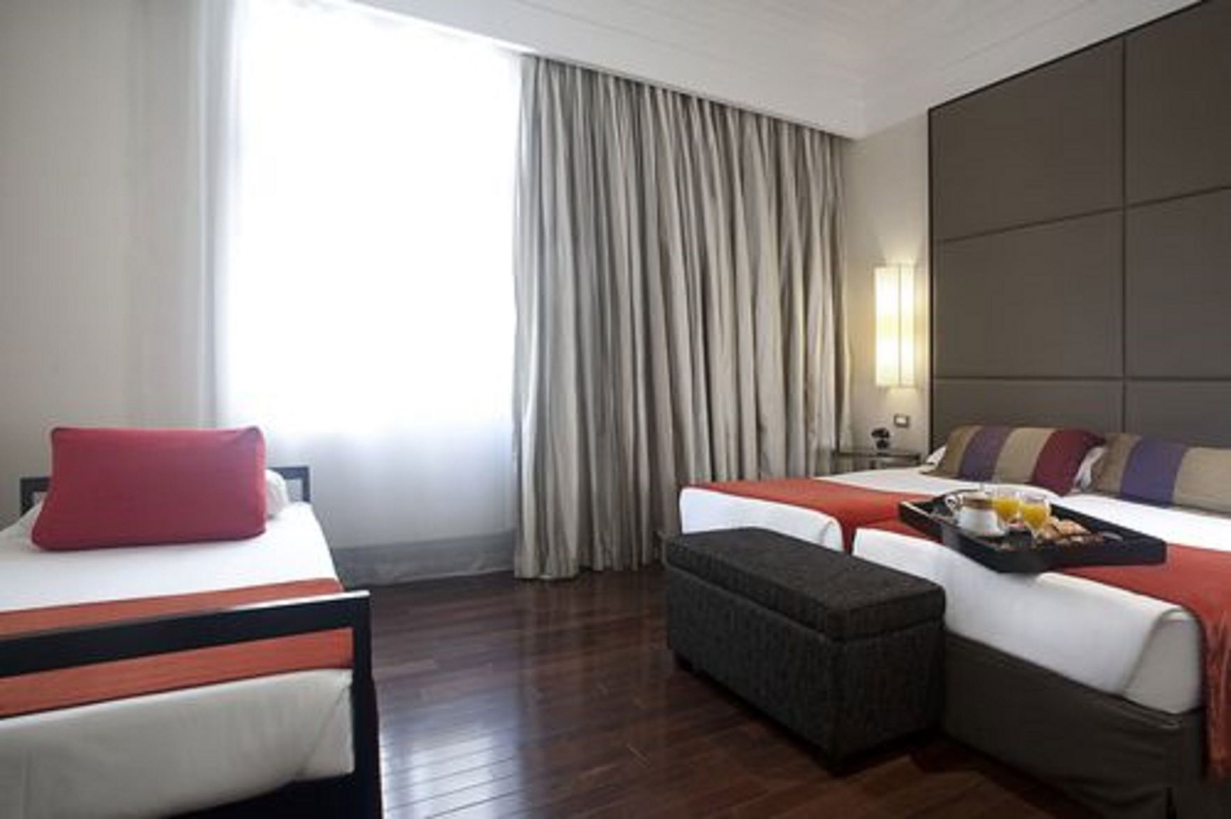 Literie hypoallergénique, couette en duvet d'oie, minibar