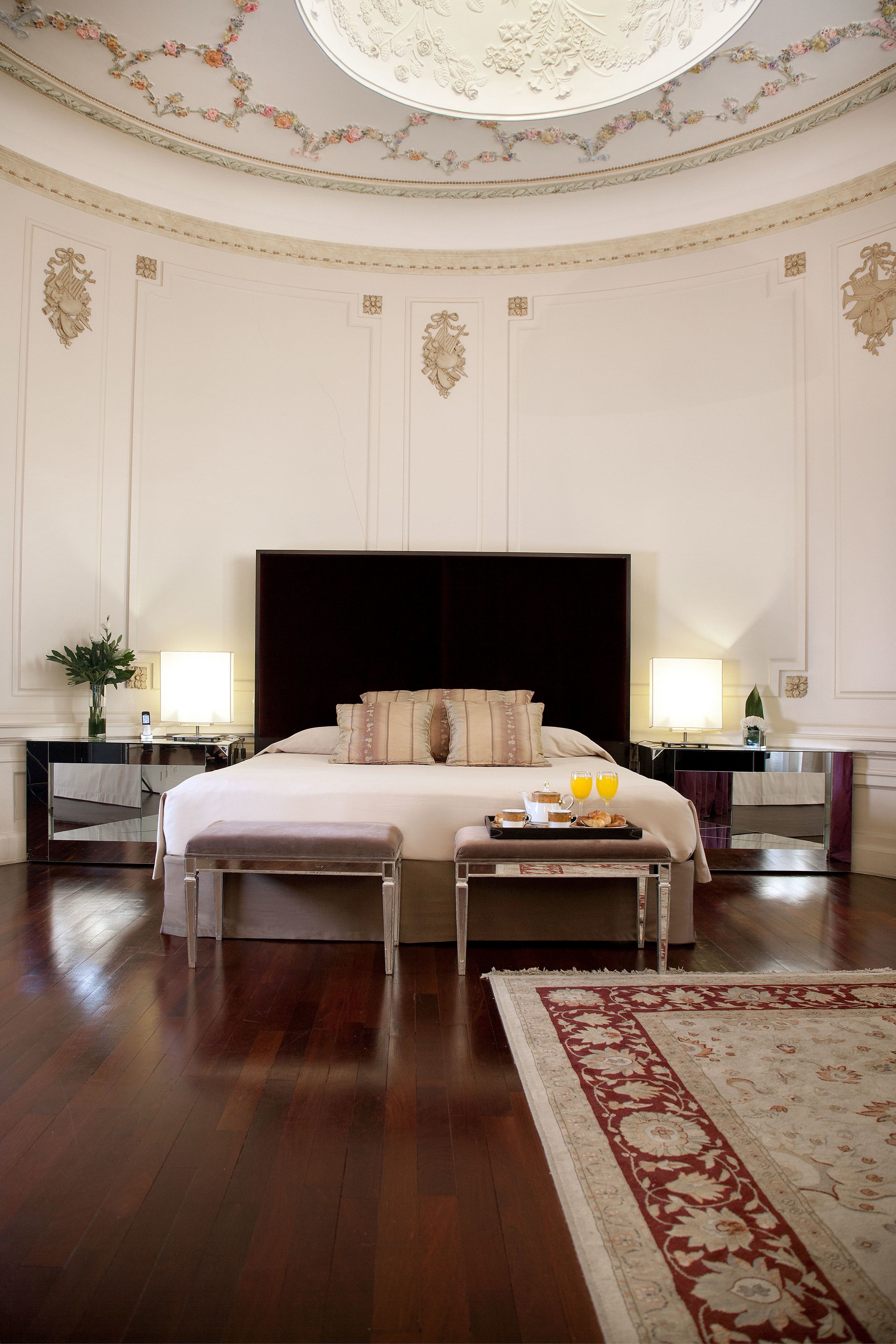 Ropa de cama hipoalergénica, cubrecamas y minibar 