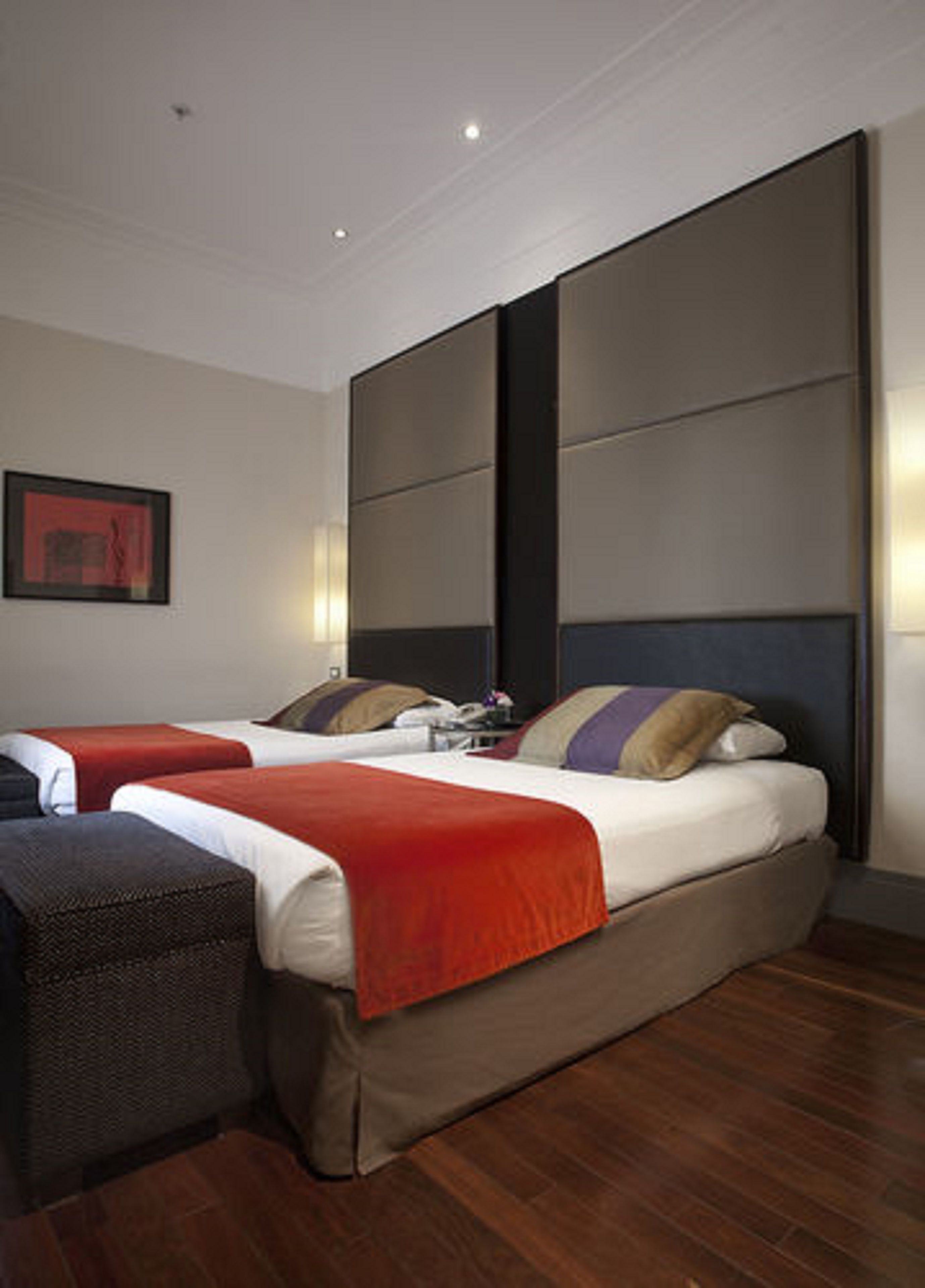 deluxe room, 2 single beds | hypo-allergenic bedding, down duvets, minibar, in-room safe