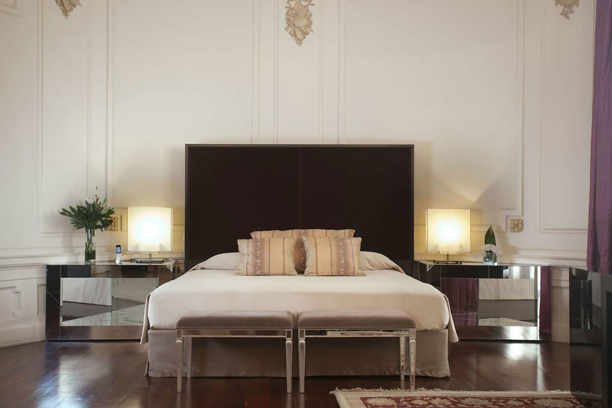 Literie hypoallergénique, couette en duvet d'oie, minibar