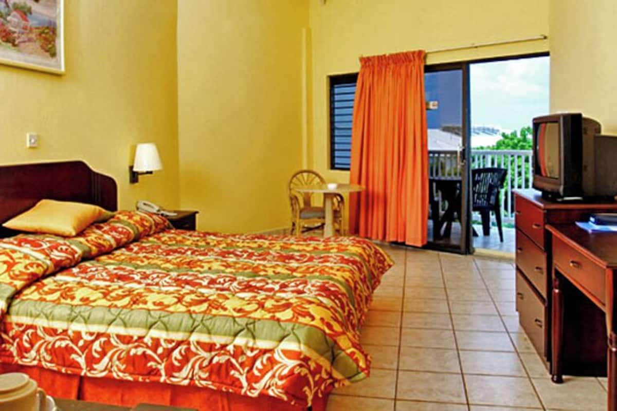 Down duvets, in-room safe, iron/ironing board, free WiFi