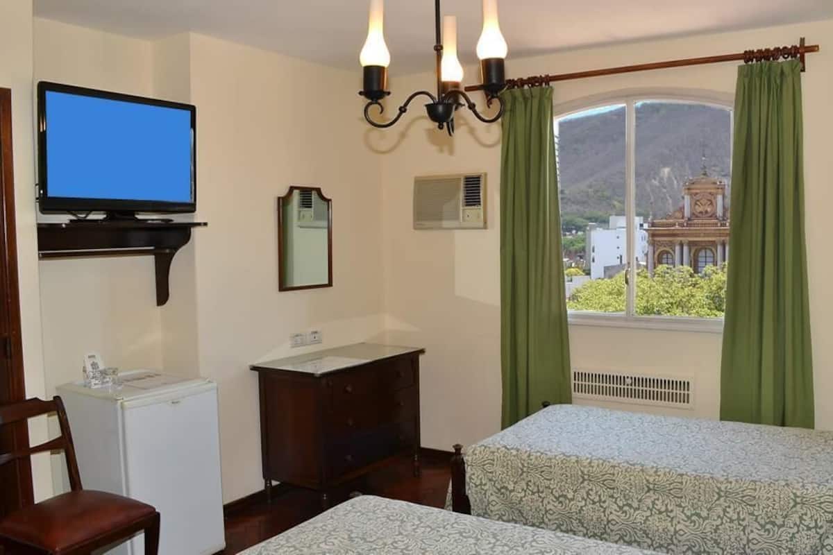 Minibar, coffres-forts dans les chambres, décoration personnalisée
