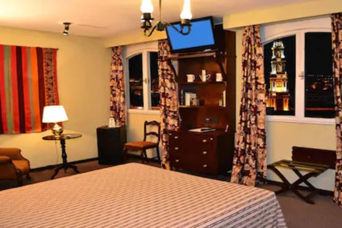 Minibar, in-room safe, individually decorated, individually furnished