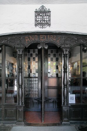 Fachada de la propiedad