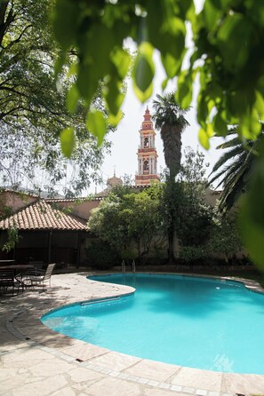 Outdoor pool, pool loungers