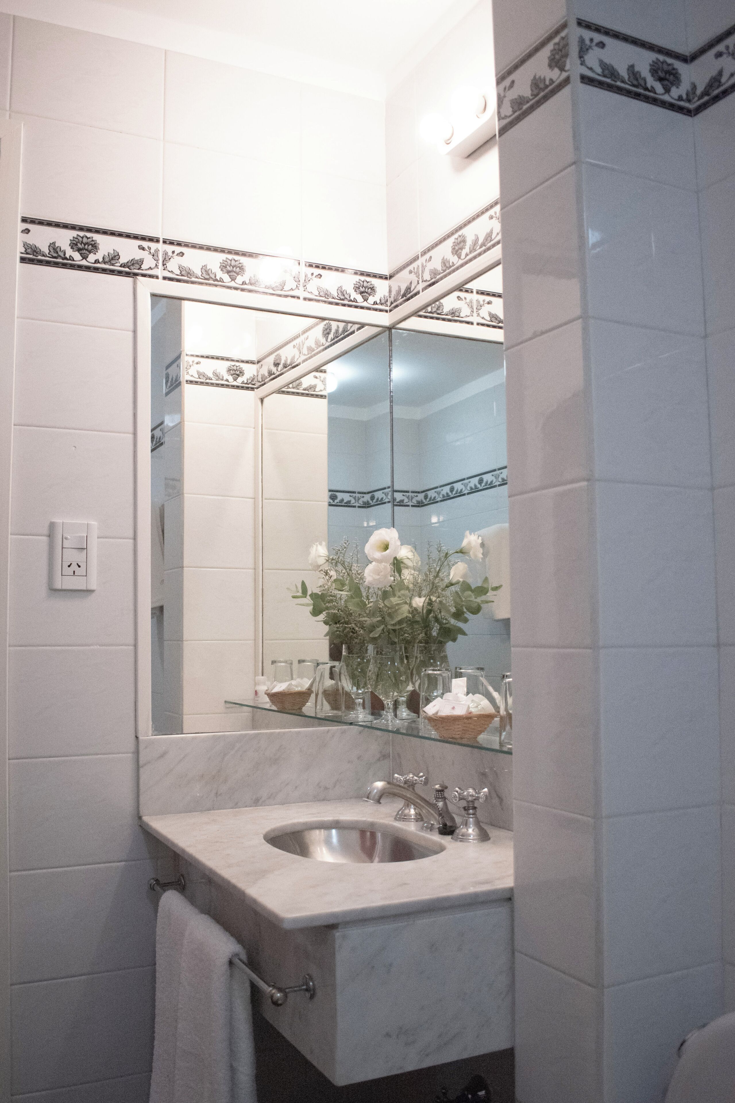 junior double room | bathroom | free toiletries, hair dryer, bidet, towels