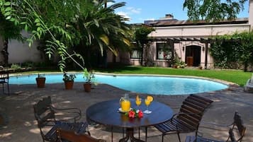 Outdoor pool, sun loungers