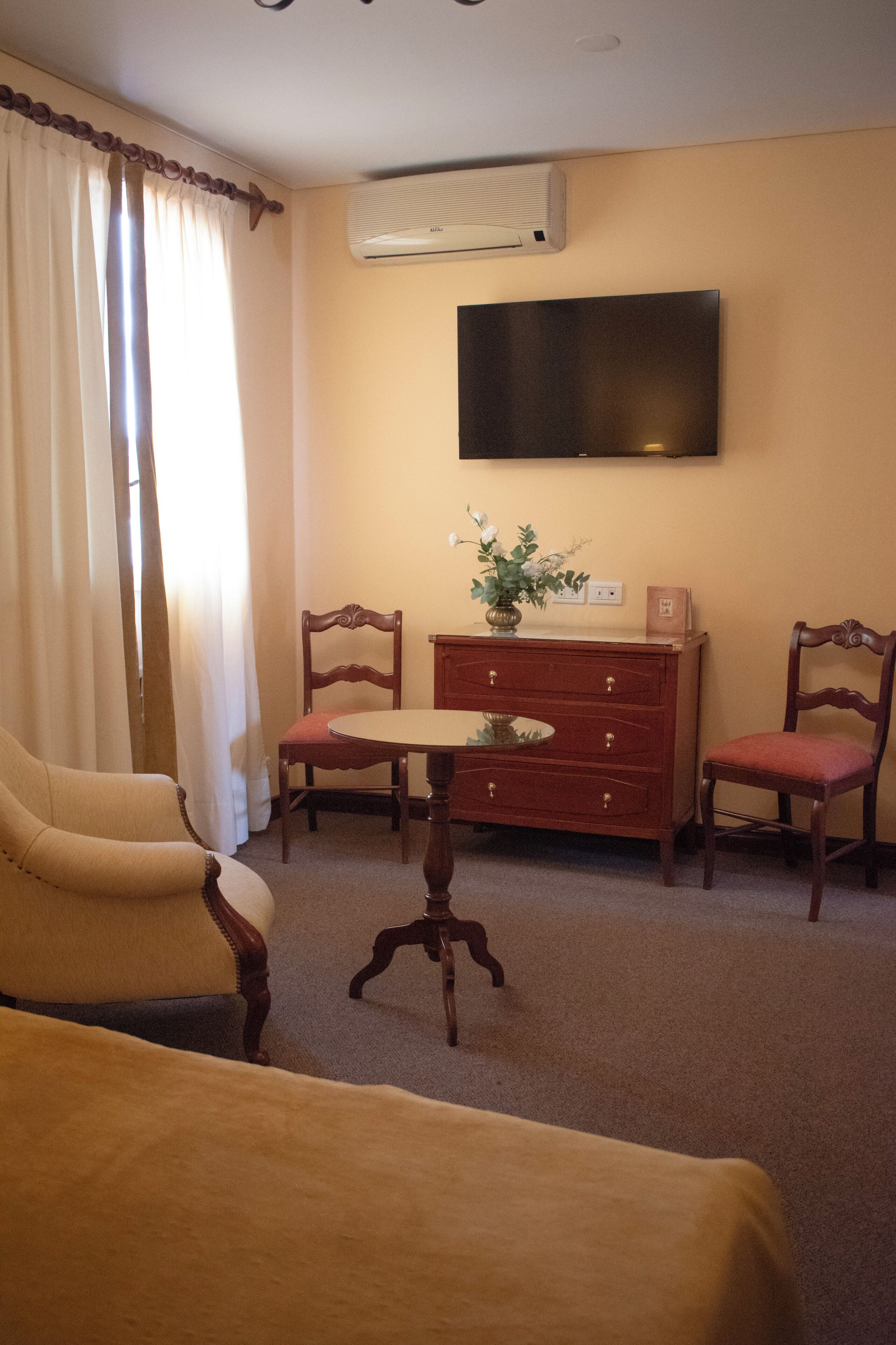 junior double room | minibar, in-room safe, individually decorated, individually furnished