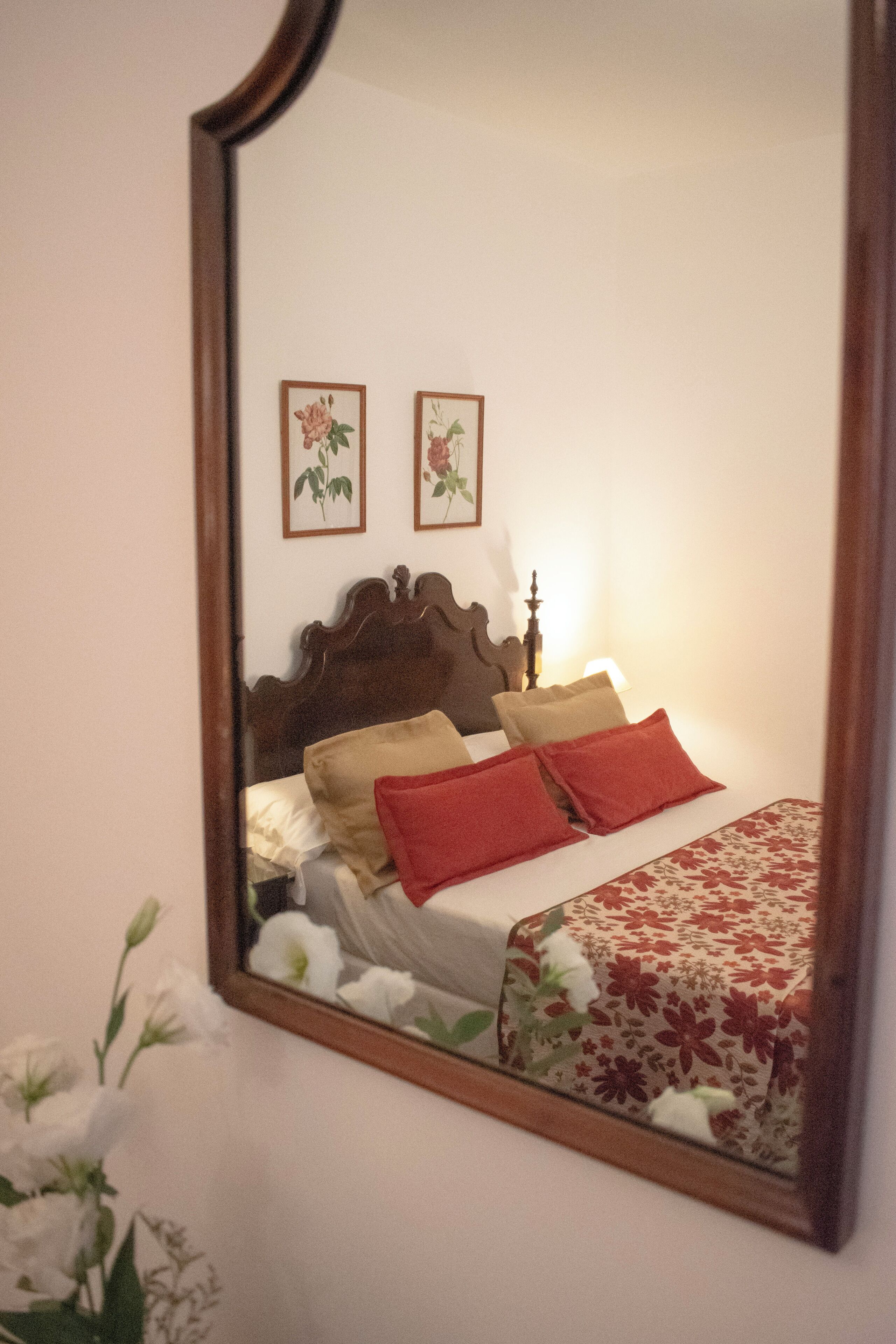 Standard Double Room | Minibar, in-room safe, individually decorated, individually furnished