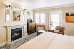 Plaza Deluxe, 1 King Bed | Premium bedding, pillowtop beds, in-room safe, individually decorated