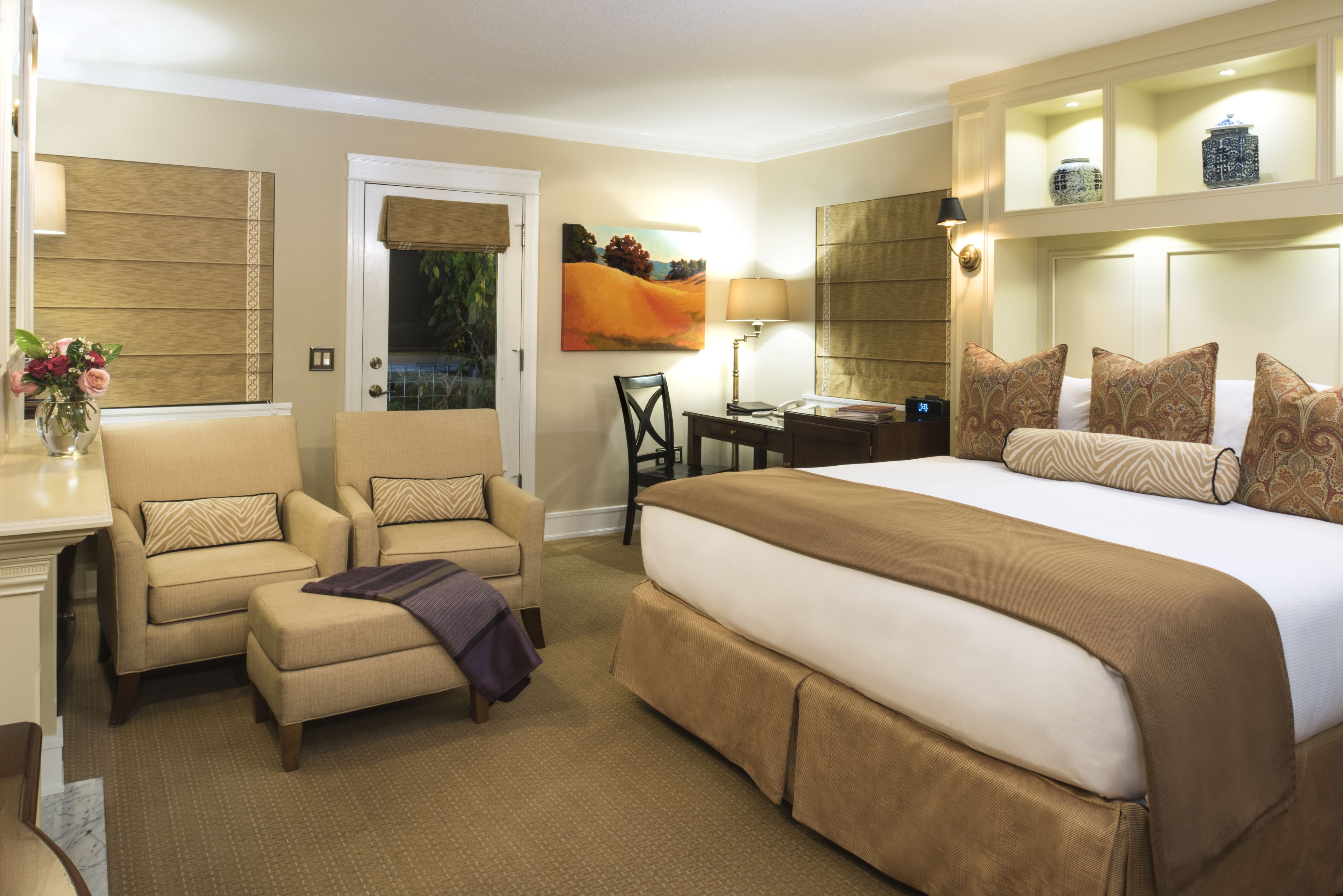 deluxe room, 1 king bed | 1 bedroom, premium bedding, pillow-top beds, in-room safe