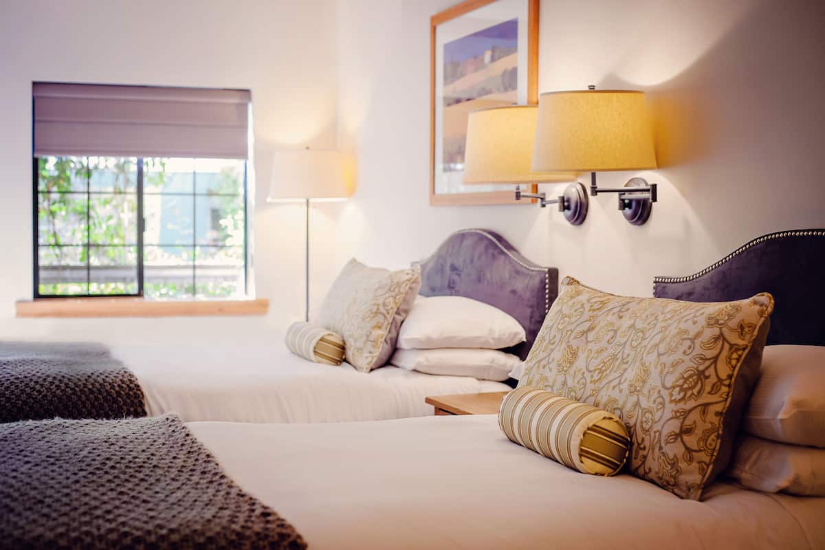 Habitación estándar, 2 camas matrimoniales | 1 habitación, ropa de cama de alta calidad y camas con pillow-top