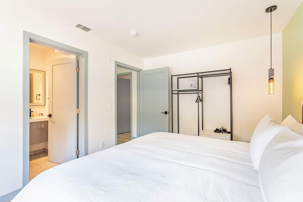 Down comforters, in-room safe, individually furnished, desk