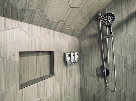 Condo, 1 Queen Bed with Sofa bed | Bathroom. Hotel Koxie