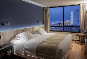 羽绒被、客房内保险箱、办公桌、免费 WiFi