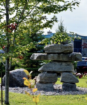Exterior detail - La Saguenéenne - Hôtel et Centre de Congrès (Saguenay)