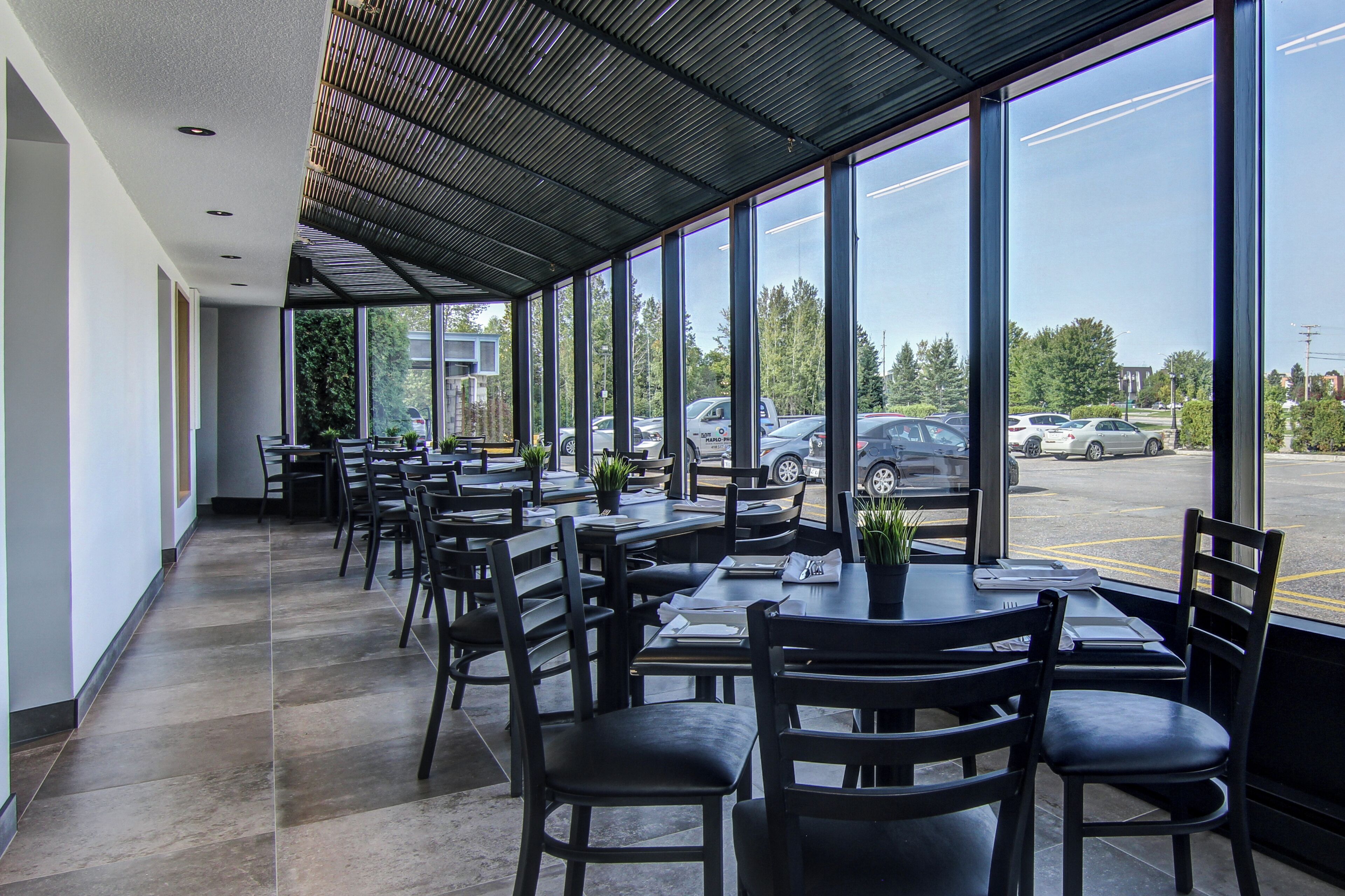 Breakfast and dinner served