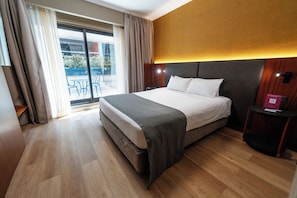 Standard Room, 1 Queen Bed | Premium bedding, minibar, in-room safe, desk - Amérian Buenos Aires (Buenos Aires)