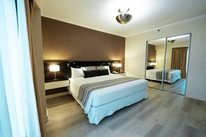 Superior Room, 1 Queen Bed | Minibar, in-room safe, desk, laptop workspace