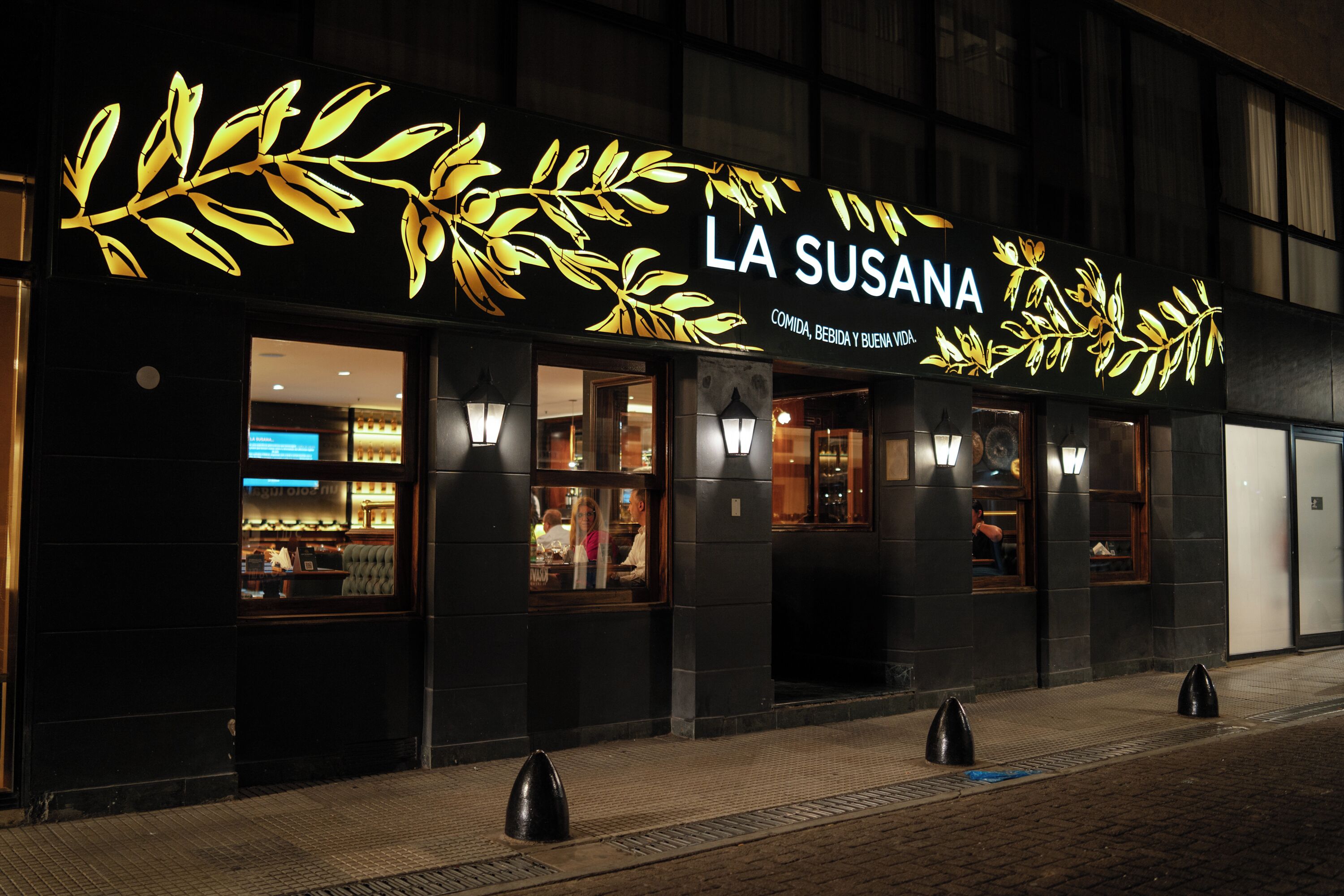 lunch and dinner served, argentinean cuisine