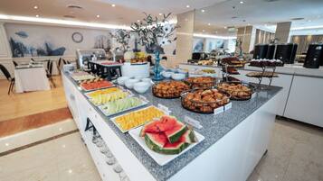 Free daily buffet breakfast