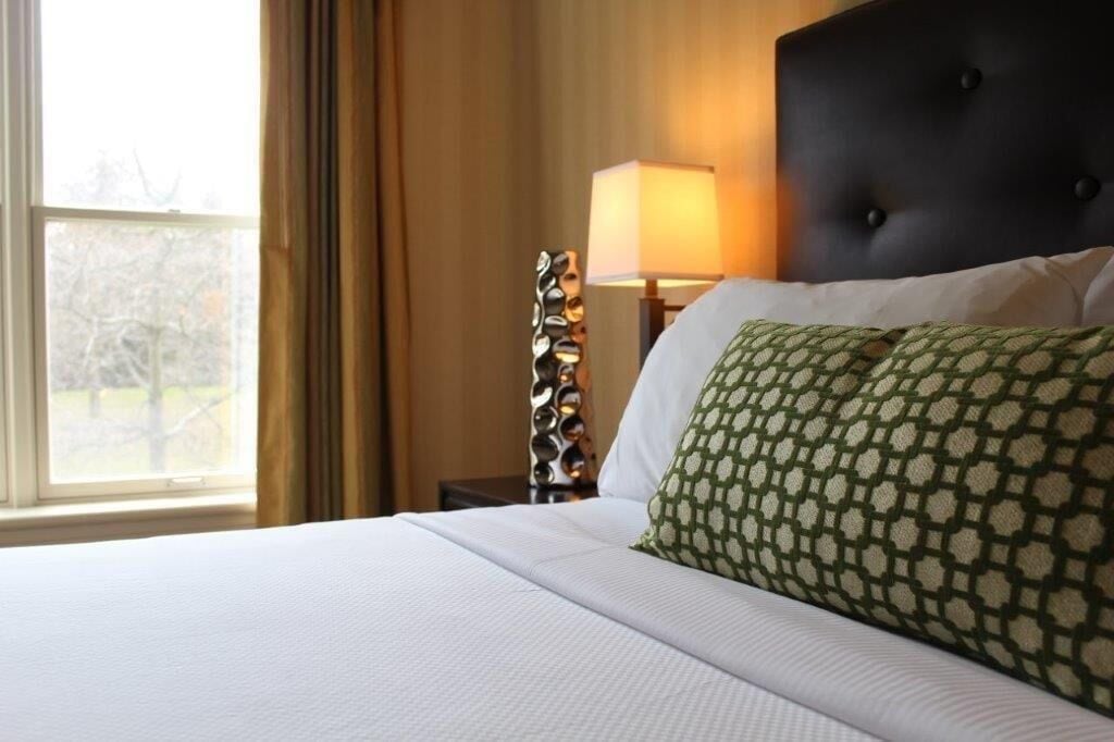 1 bedroom, desk, laptop workspace, blackout curtains