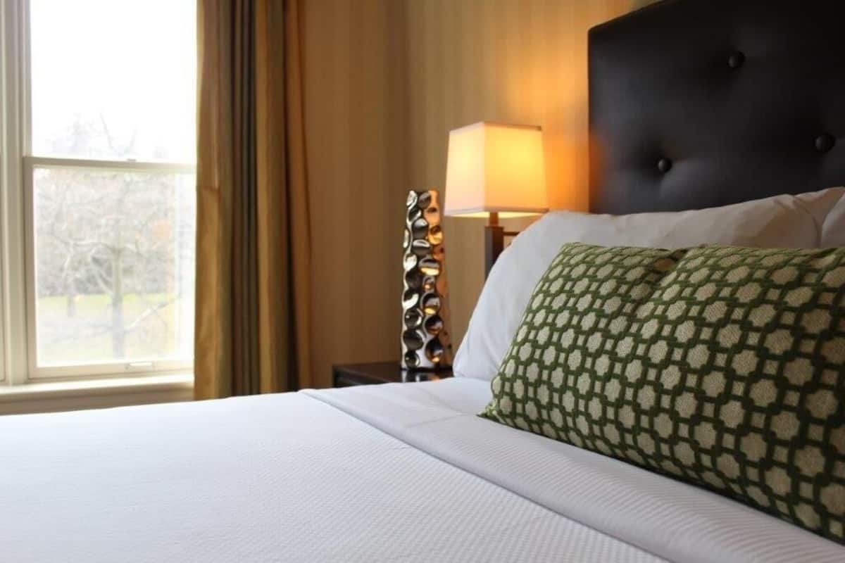 1 bedroom, desk, laptop workspace, blackout curtains