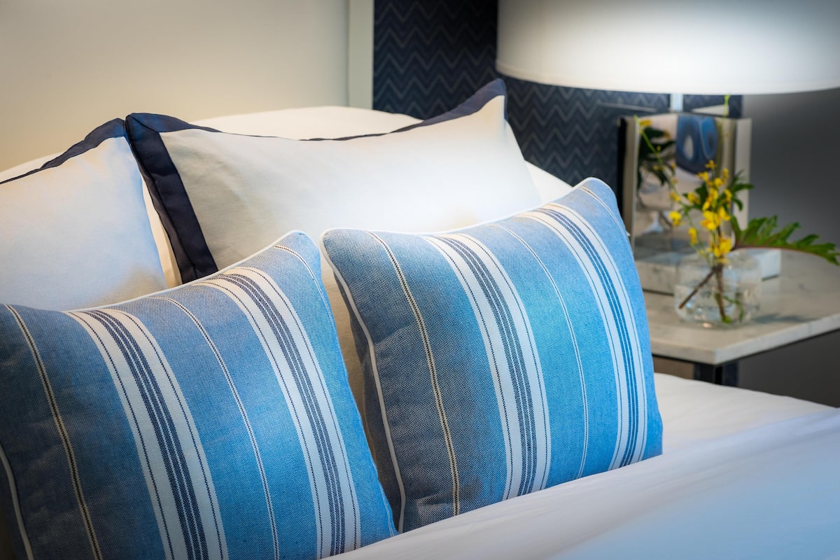 Suite estudio, 1 cama King size | Ropa de cama de alta calidad y minibar