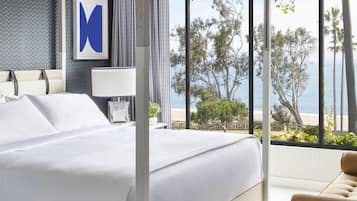 Seaside Oceanfront Suite | Premium bedding, minibar, in-room safe, laptop workspace