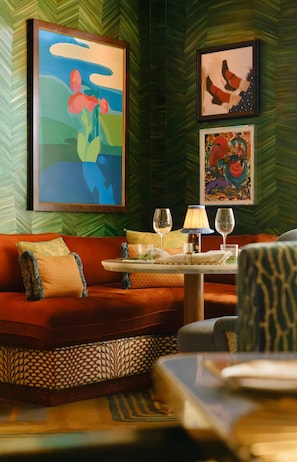2 restaurants; breakfast, lunch, dinner, and brunch served