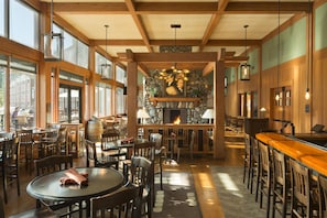 3 restaurants, breakfast, lunch, dinner served; American cuisine