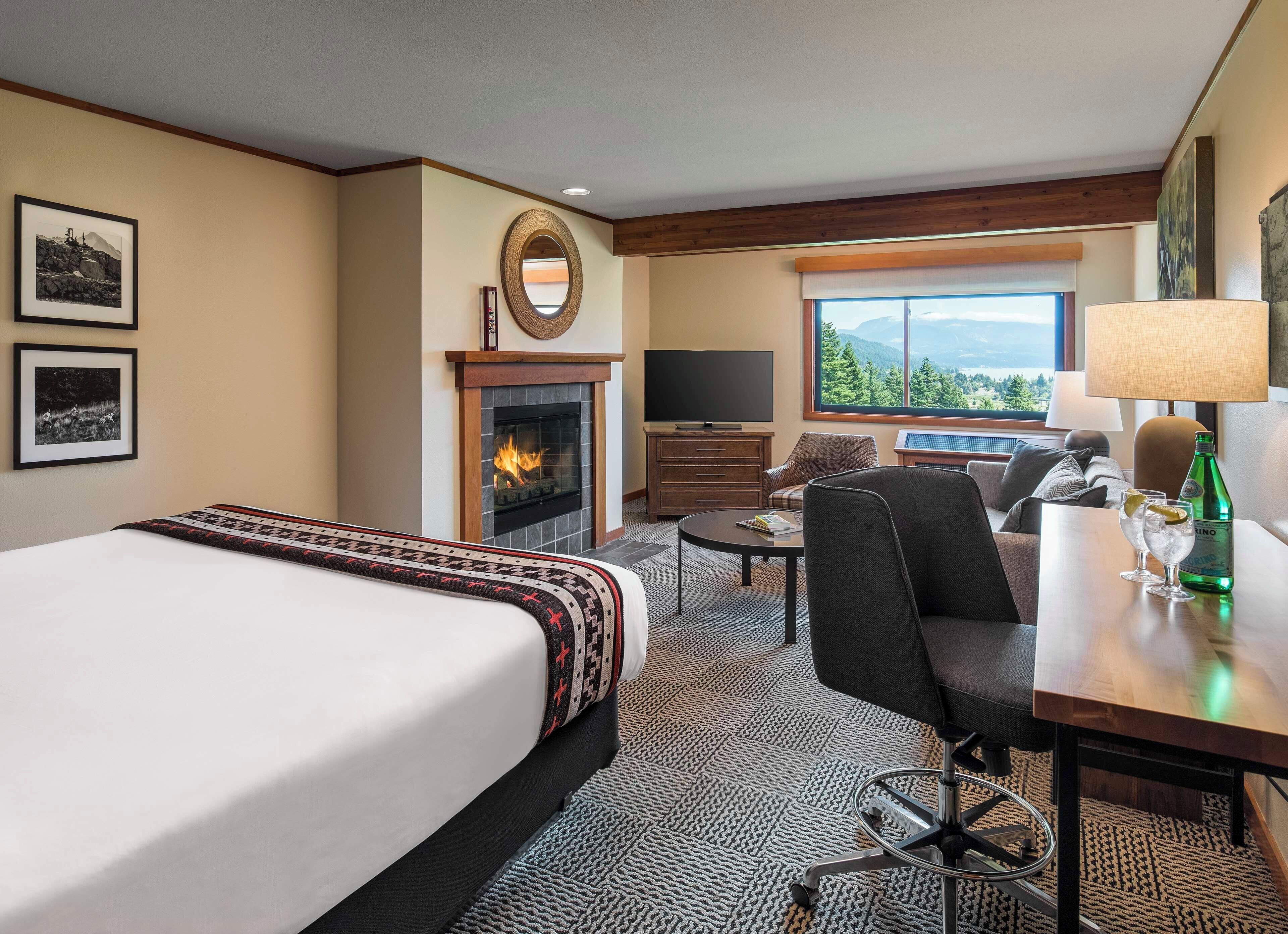 Premium bedding, desk, blackout drapes, soundproofing