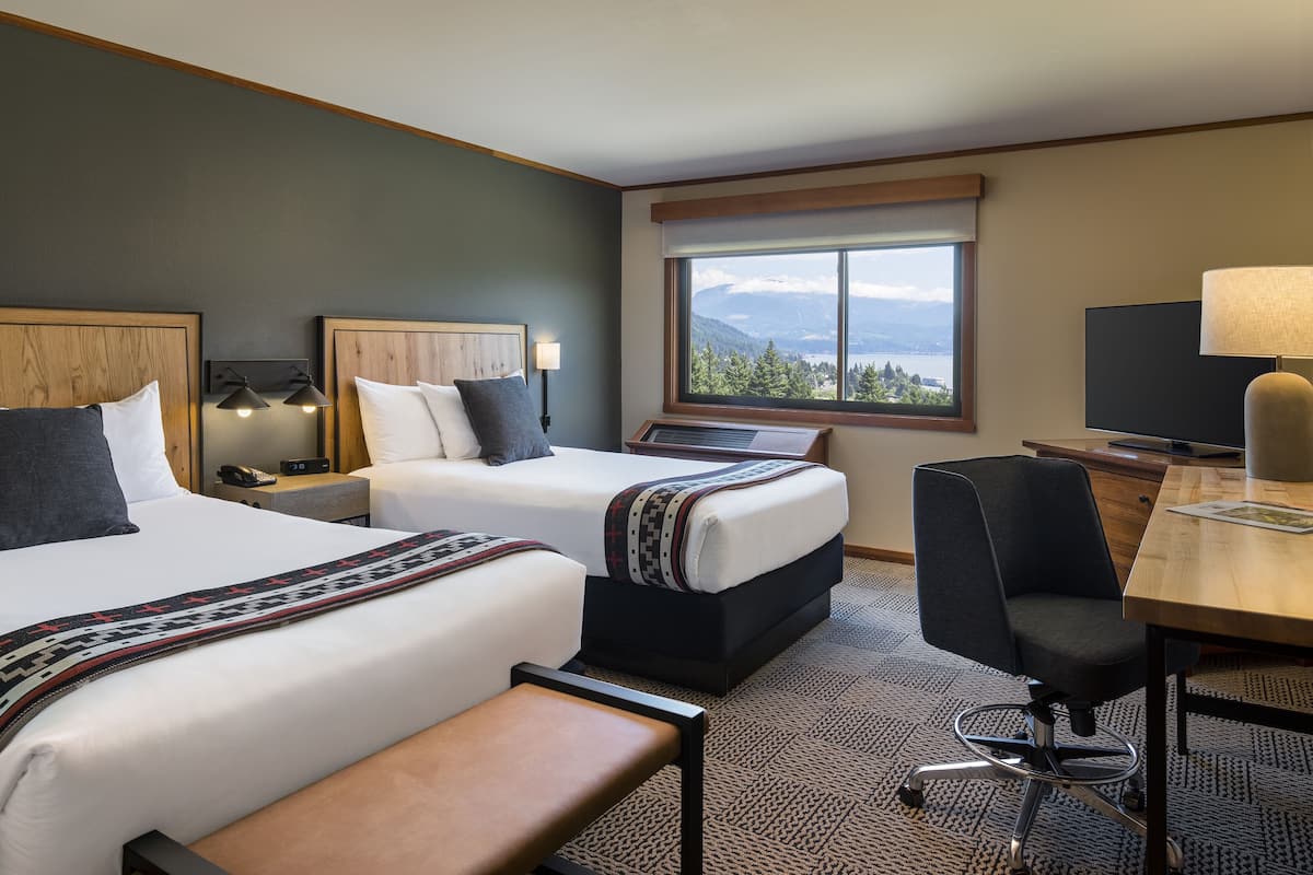 Premium bedding, in-room safe, desk, blackout drapes