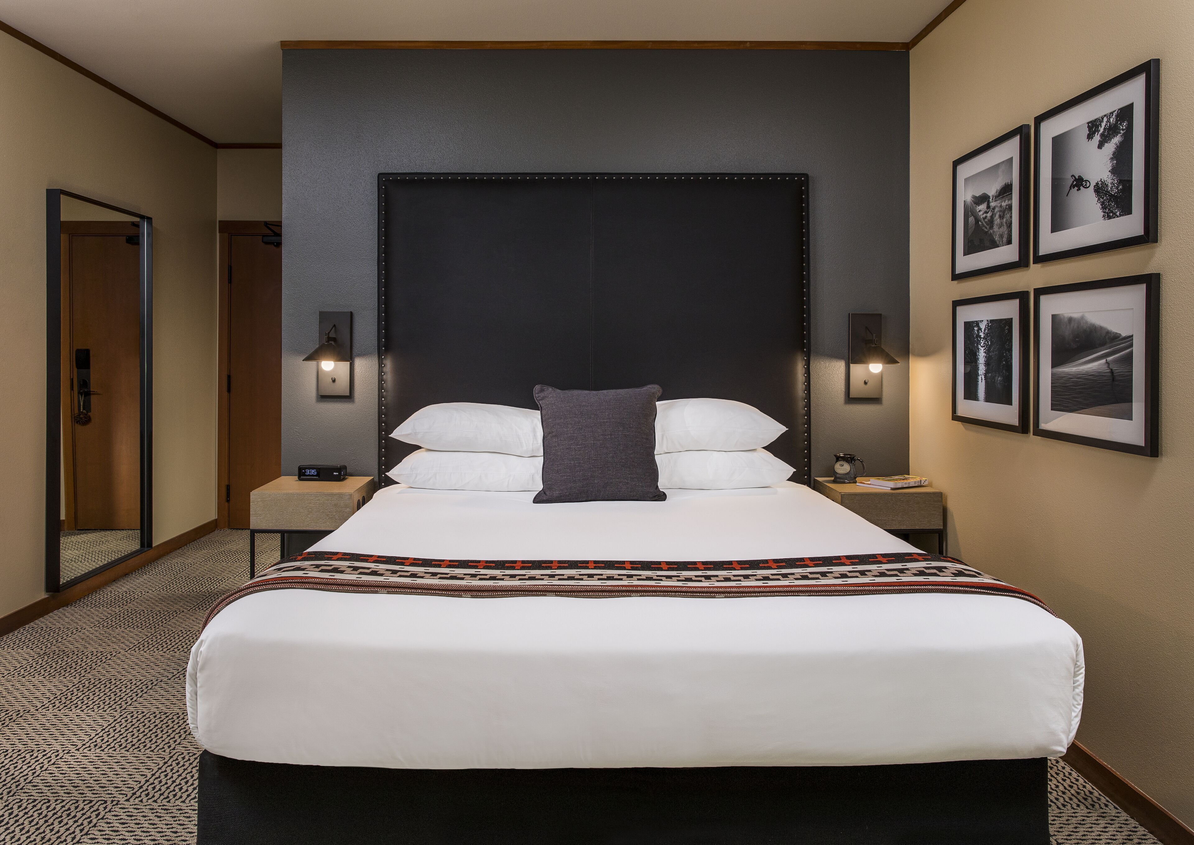 Ropa de cama de alta calidad, escritorio y cortinas blackout 