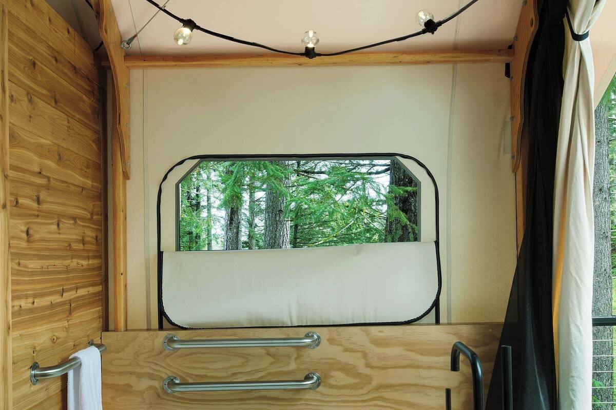 Premium bedding, desk, blackout drapes, soundproofing