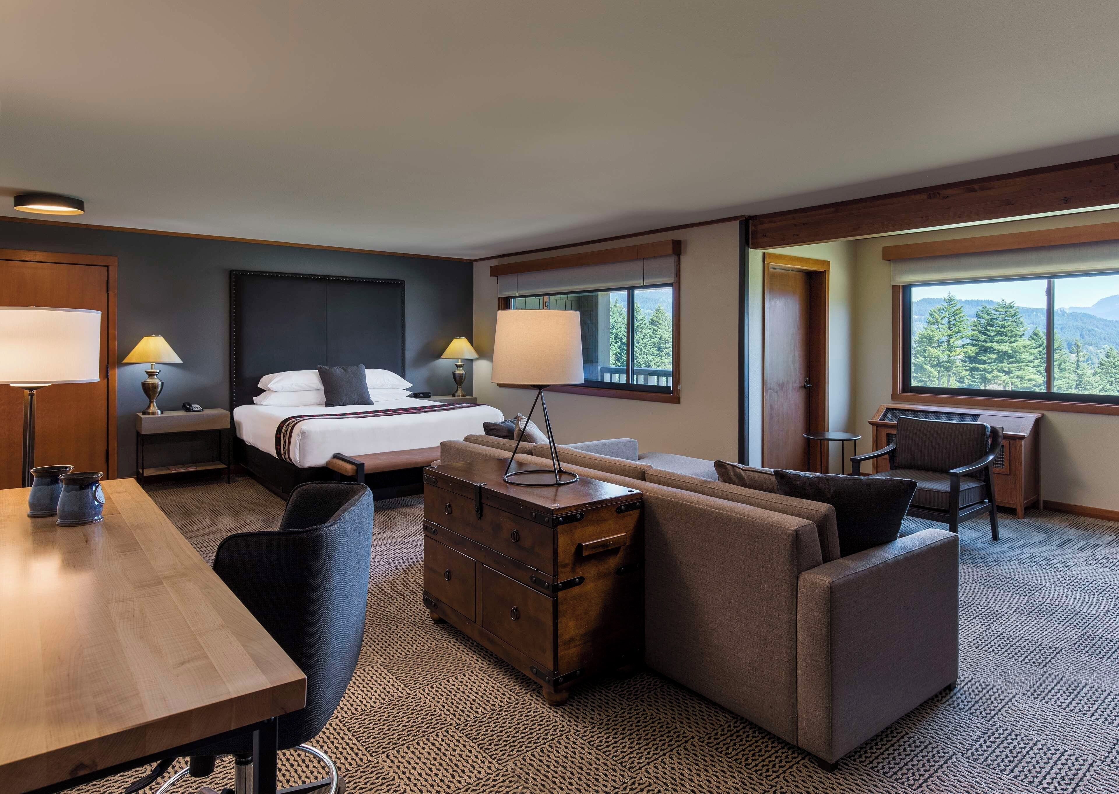 Suite (Gorge) | Premium bedding, desk, blackout drapes, soundproofing