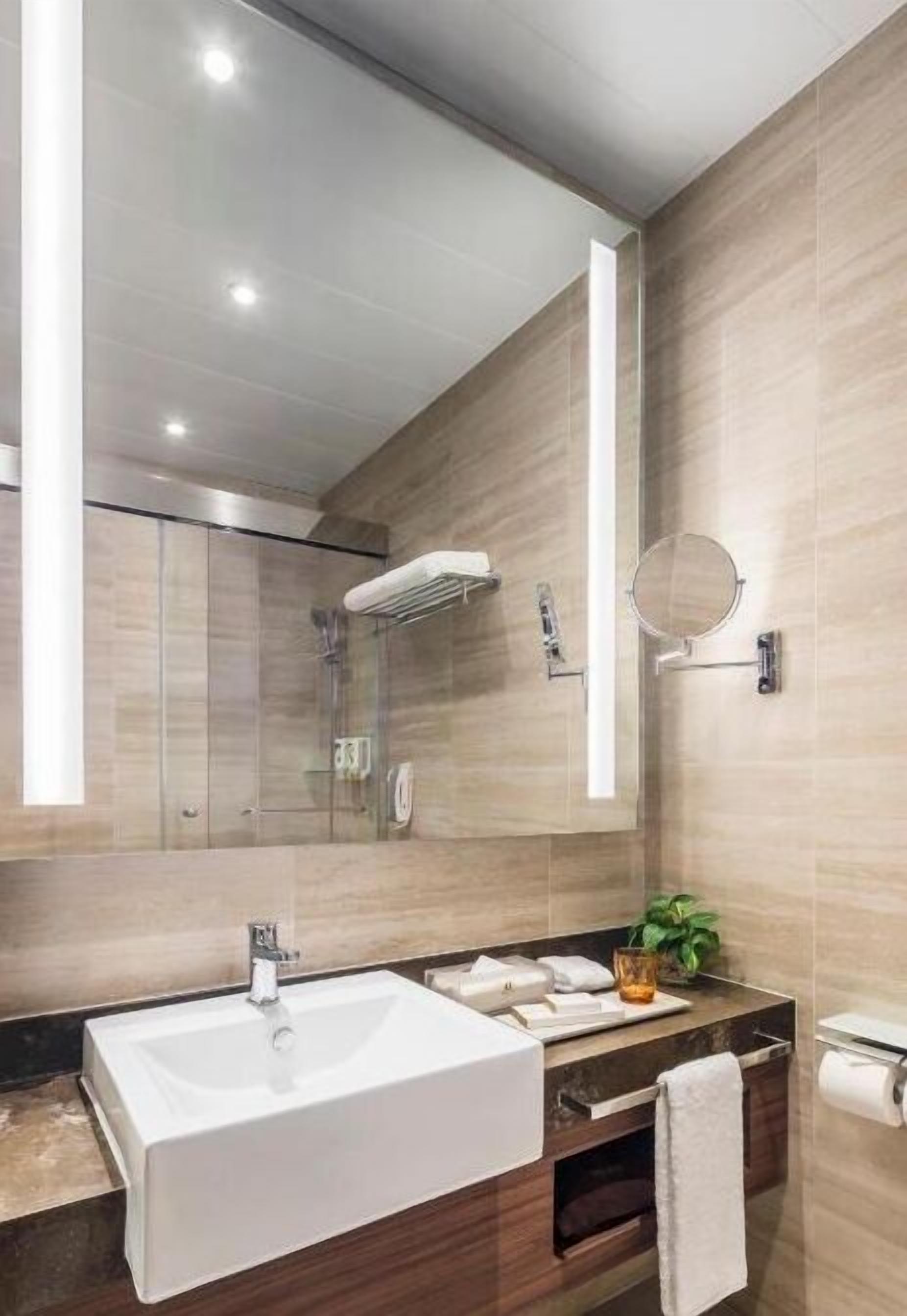 shower, free toiletries, hair dryer, slippers