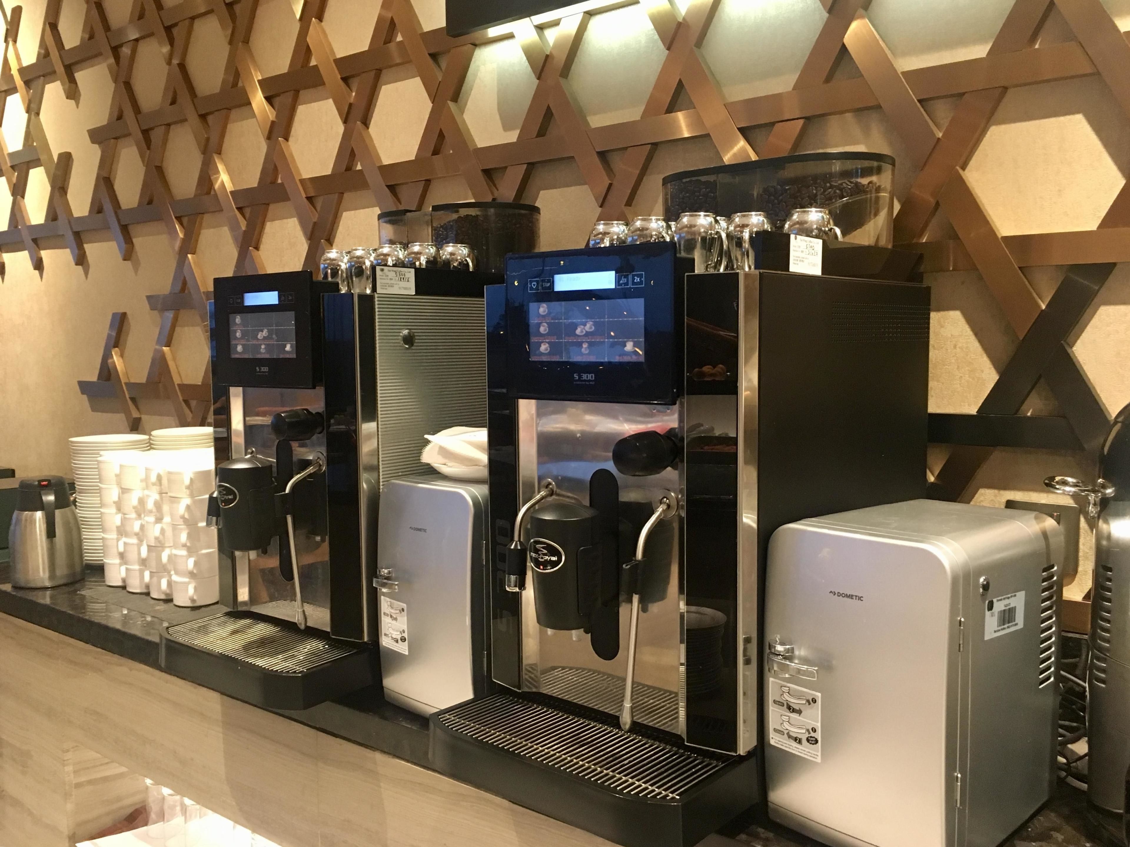 daily cooked-to-order breakfast (hkd 151.8 per person)