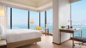 Premium bedding, in-room safe, iron/ironing board, free WiFi