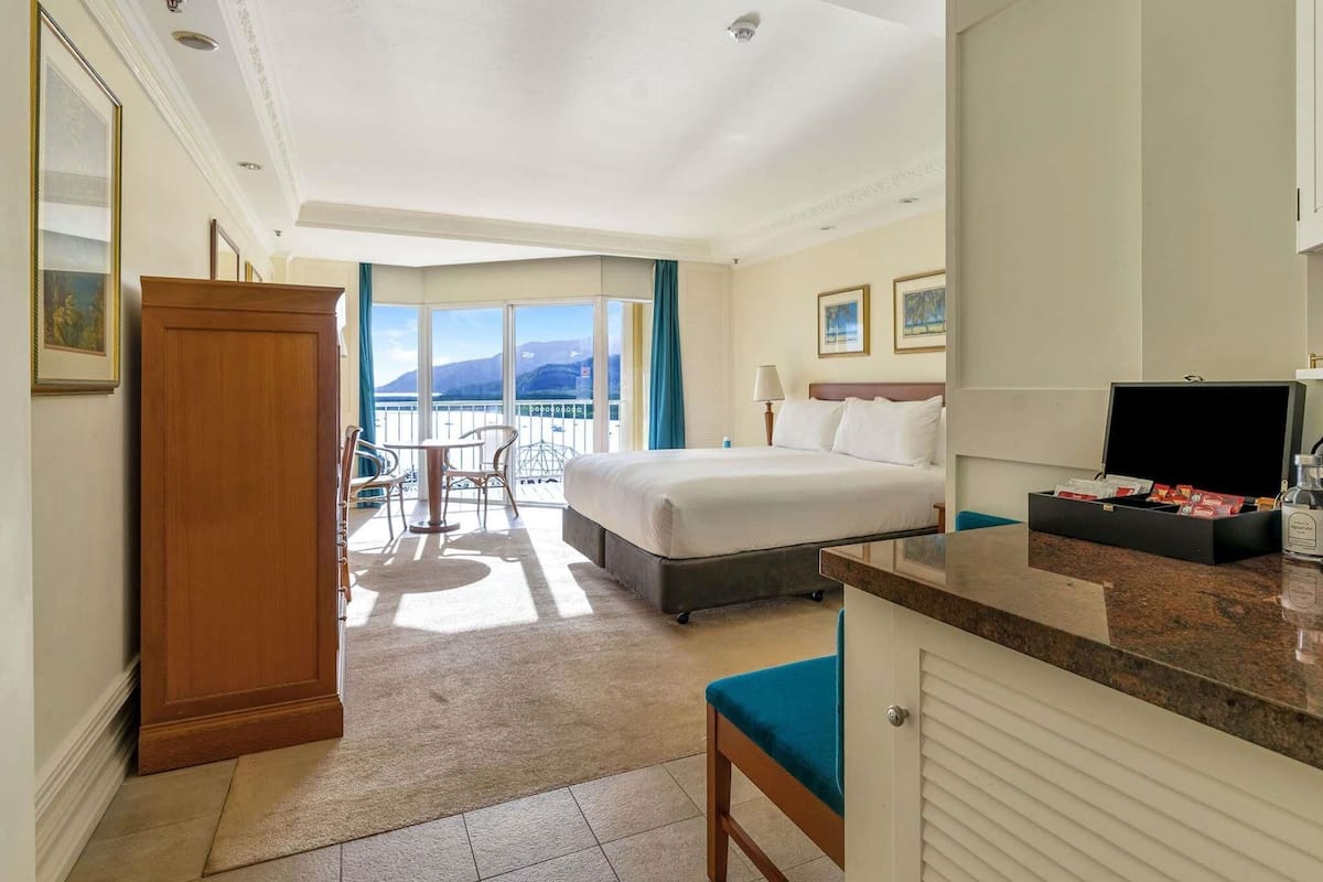 Ropa de cama hipoalergénica y minibar