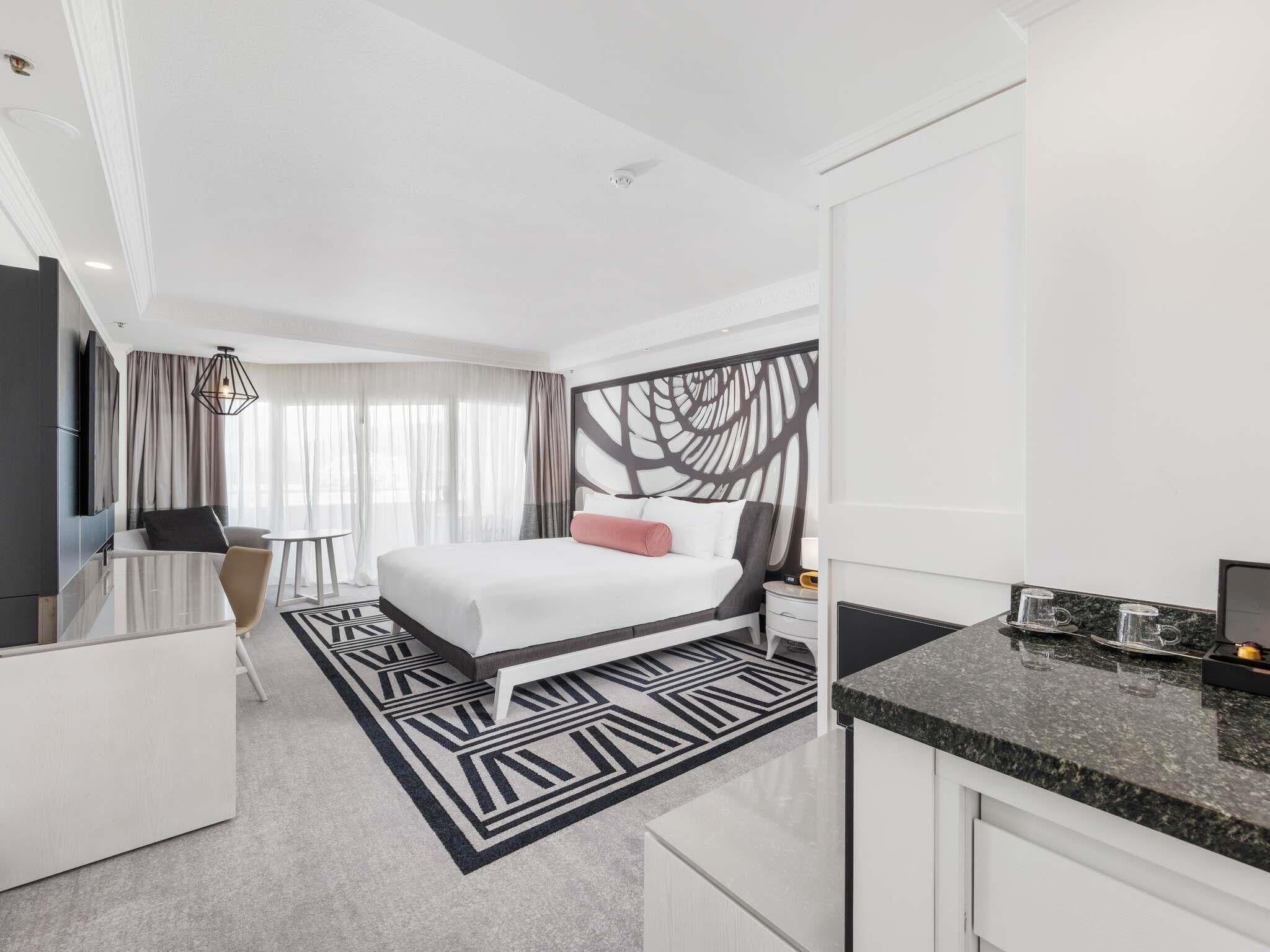 Ropa de cama hipoalergénica y minibar 