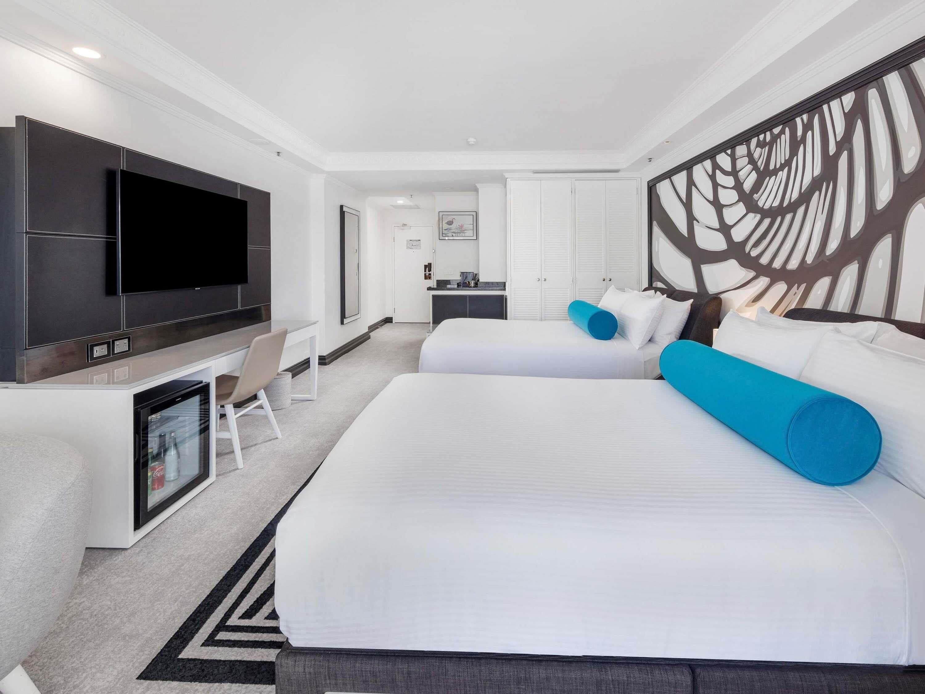Habitació amb dos llits individuals Deluxe, 2 llits dobles, vistes al port | Roba de llit hipoal·lergògena, minibar i caixa forta a l'habitació 