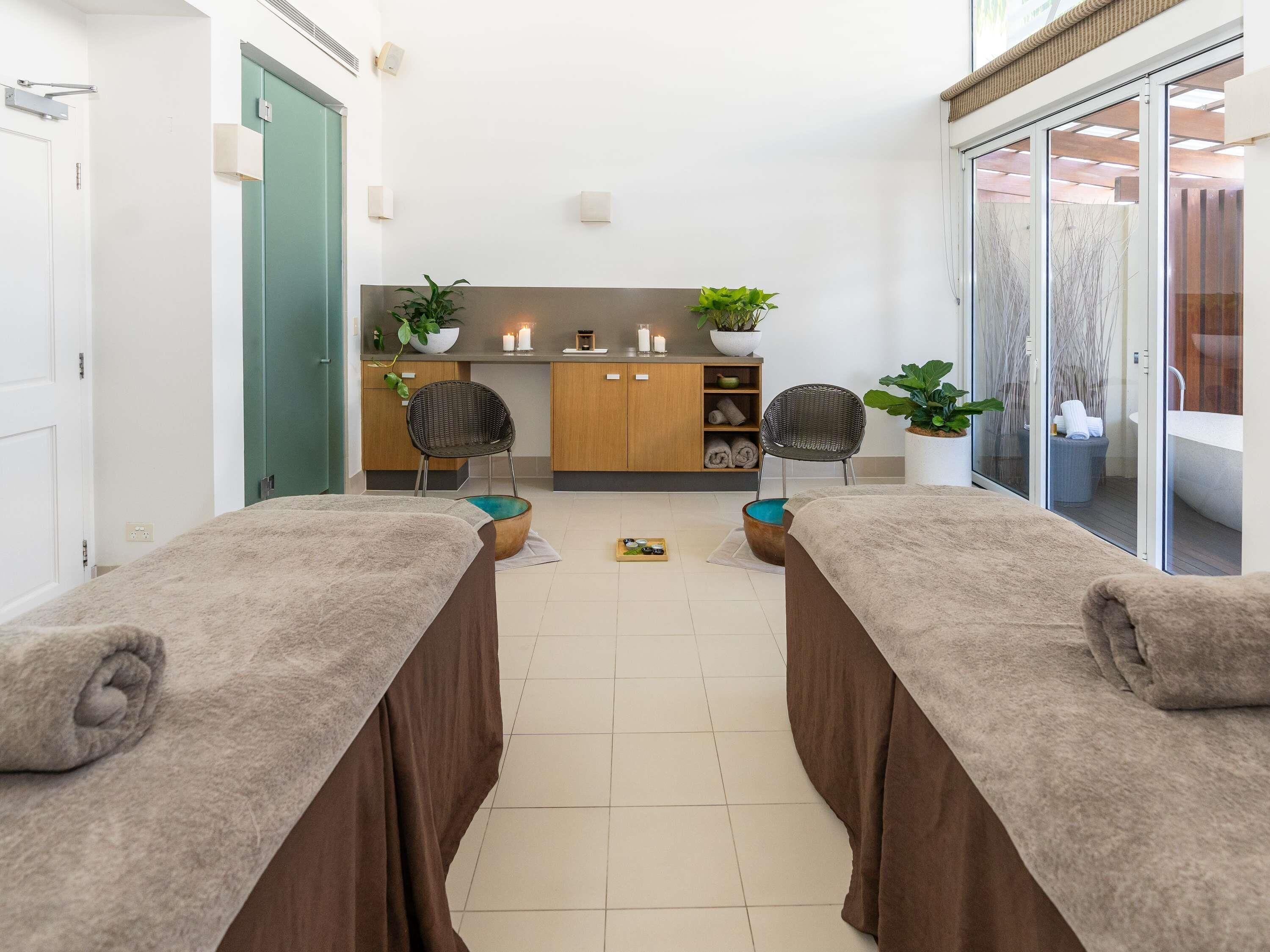 雙人療程室、熱水浴缸、身體療程、水療、芳香療法、熱石按摩