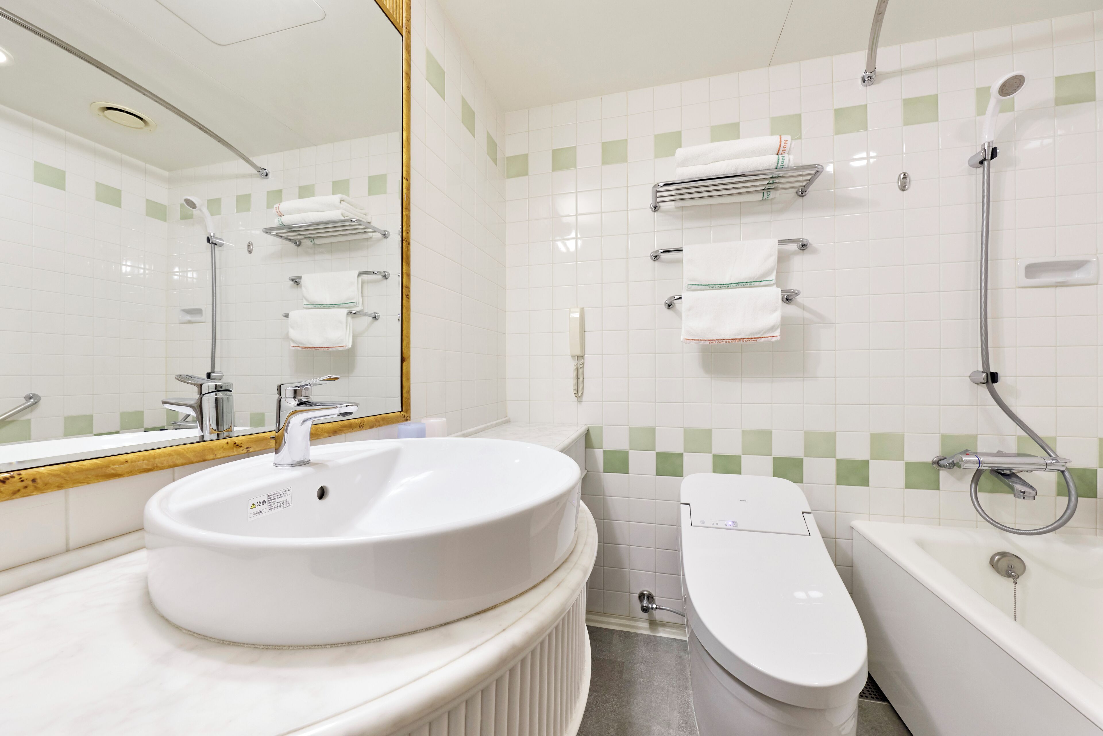 1 bedroom, desk, free wifi, bed sheets