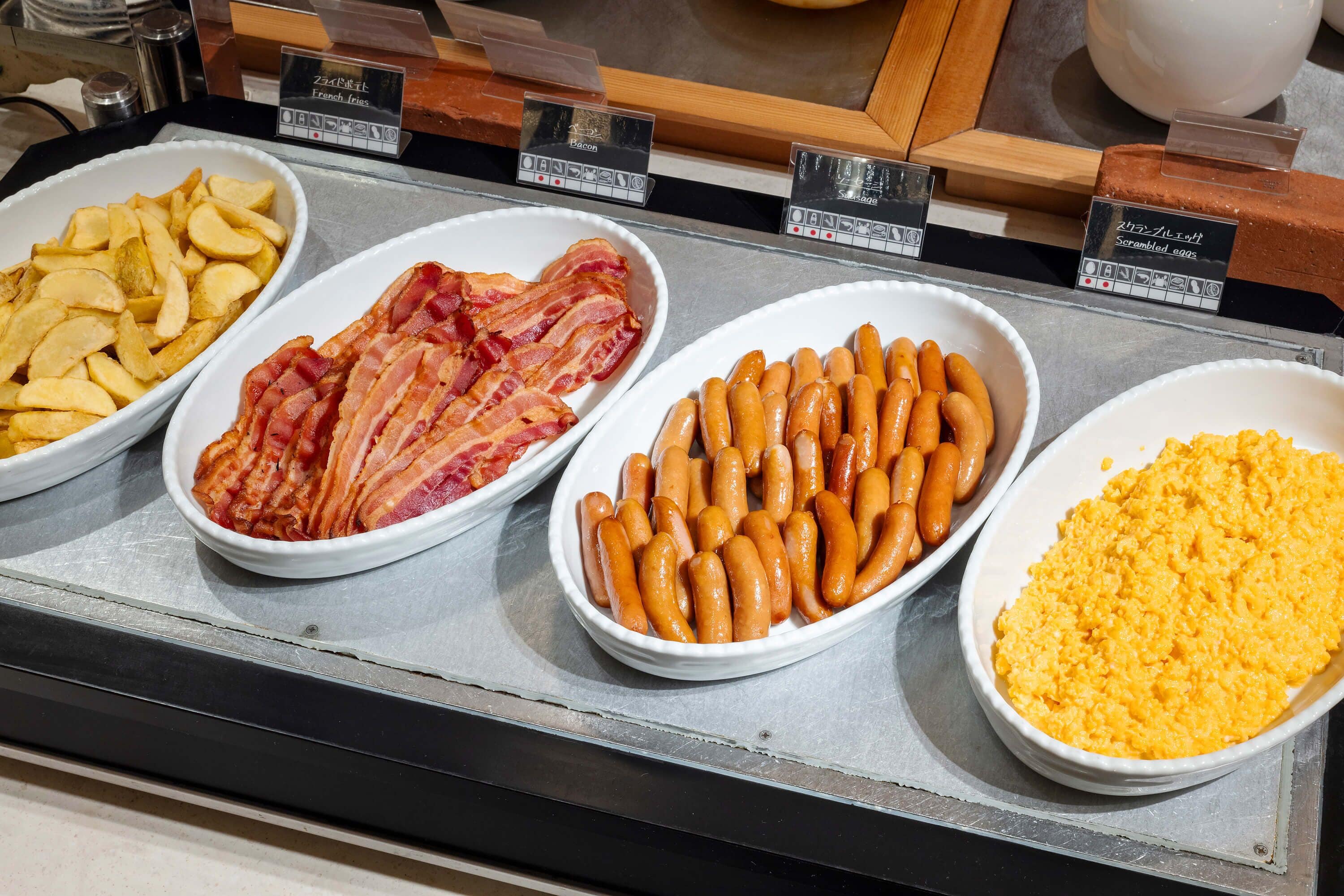 daily buffet breakfast (jpy 2200 per person)