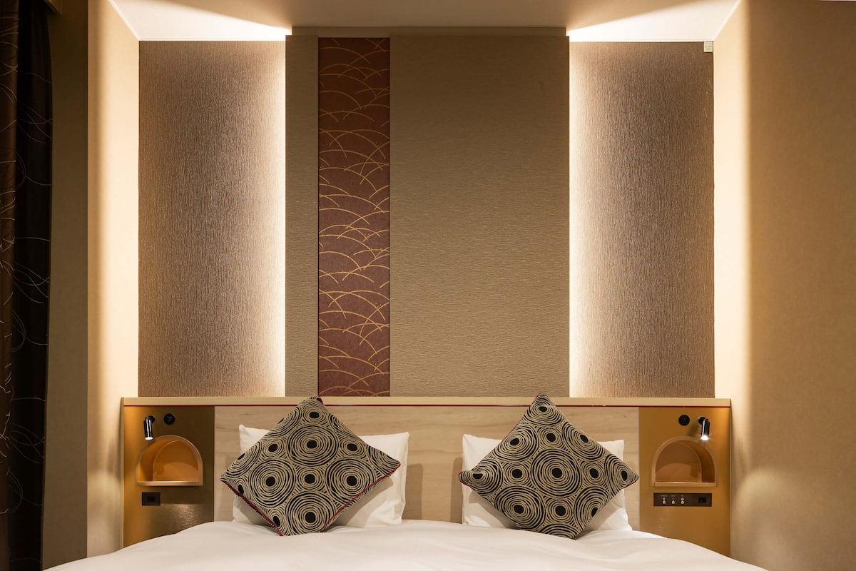 standard double room, non smoking | premium bedding, down duvets, desk, soundproofing