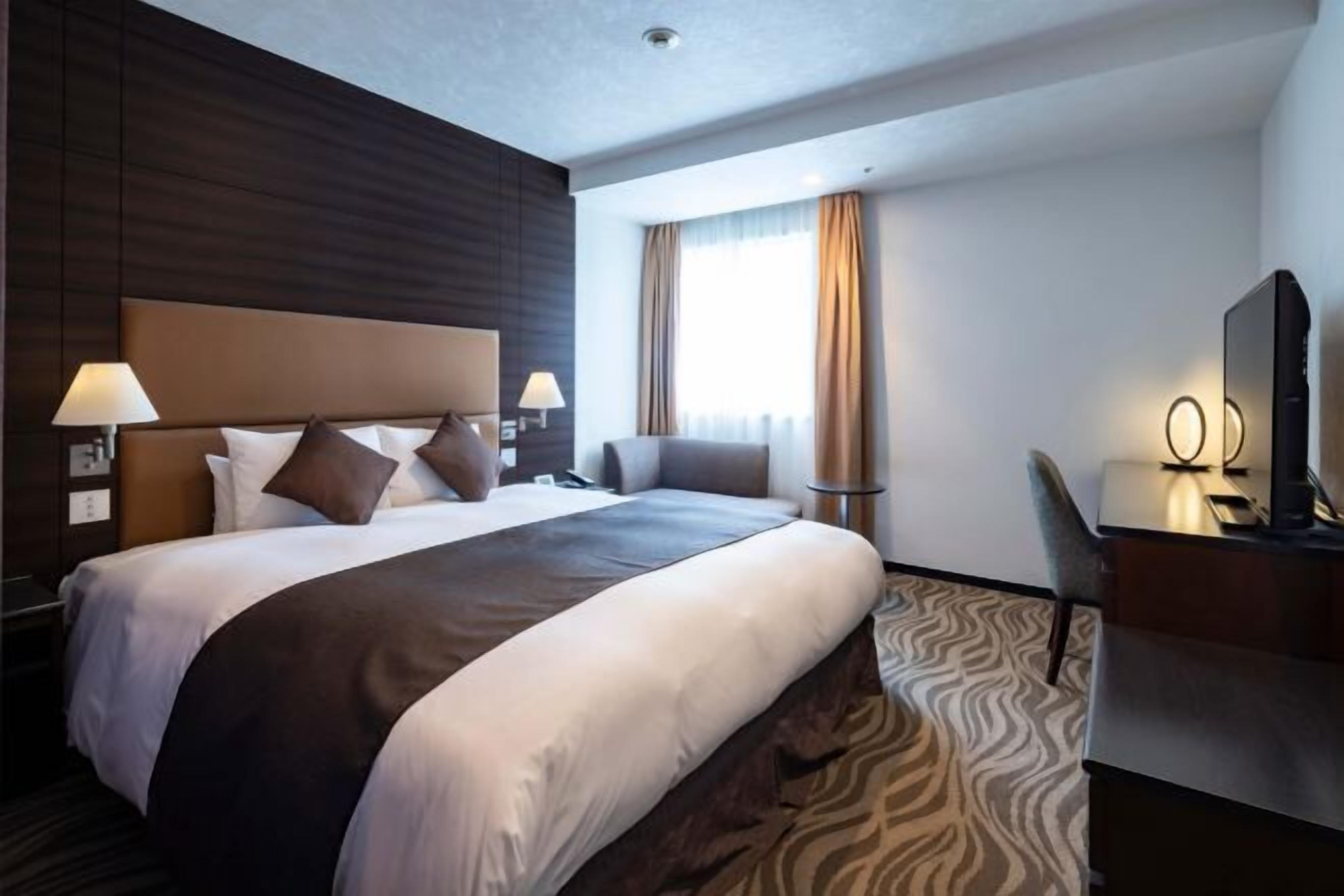 高档床上用品、羽绒被、办公桌、隔音