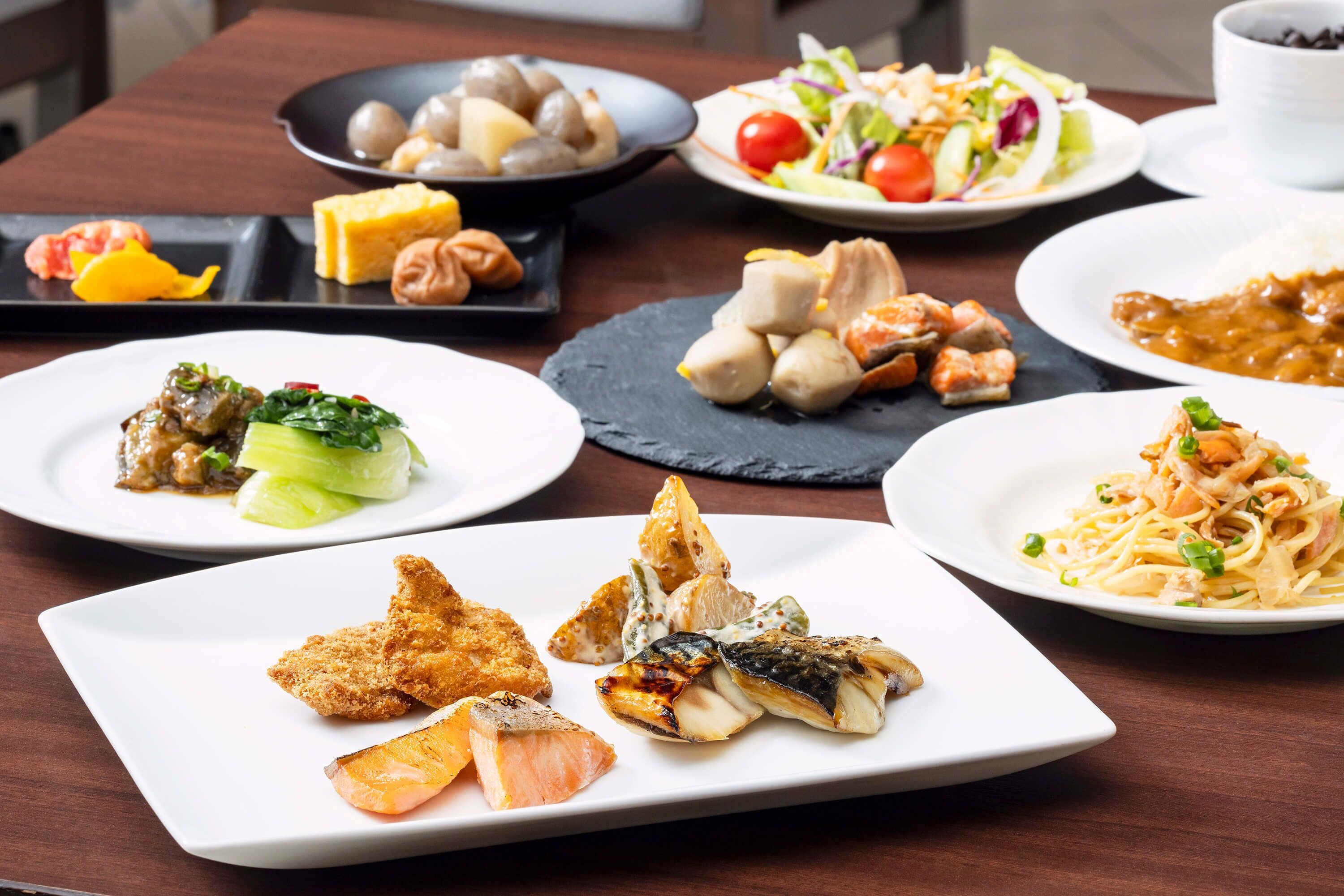 daily buffet breakfast (jpy 2200 per person)