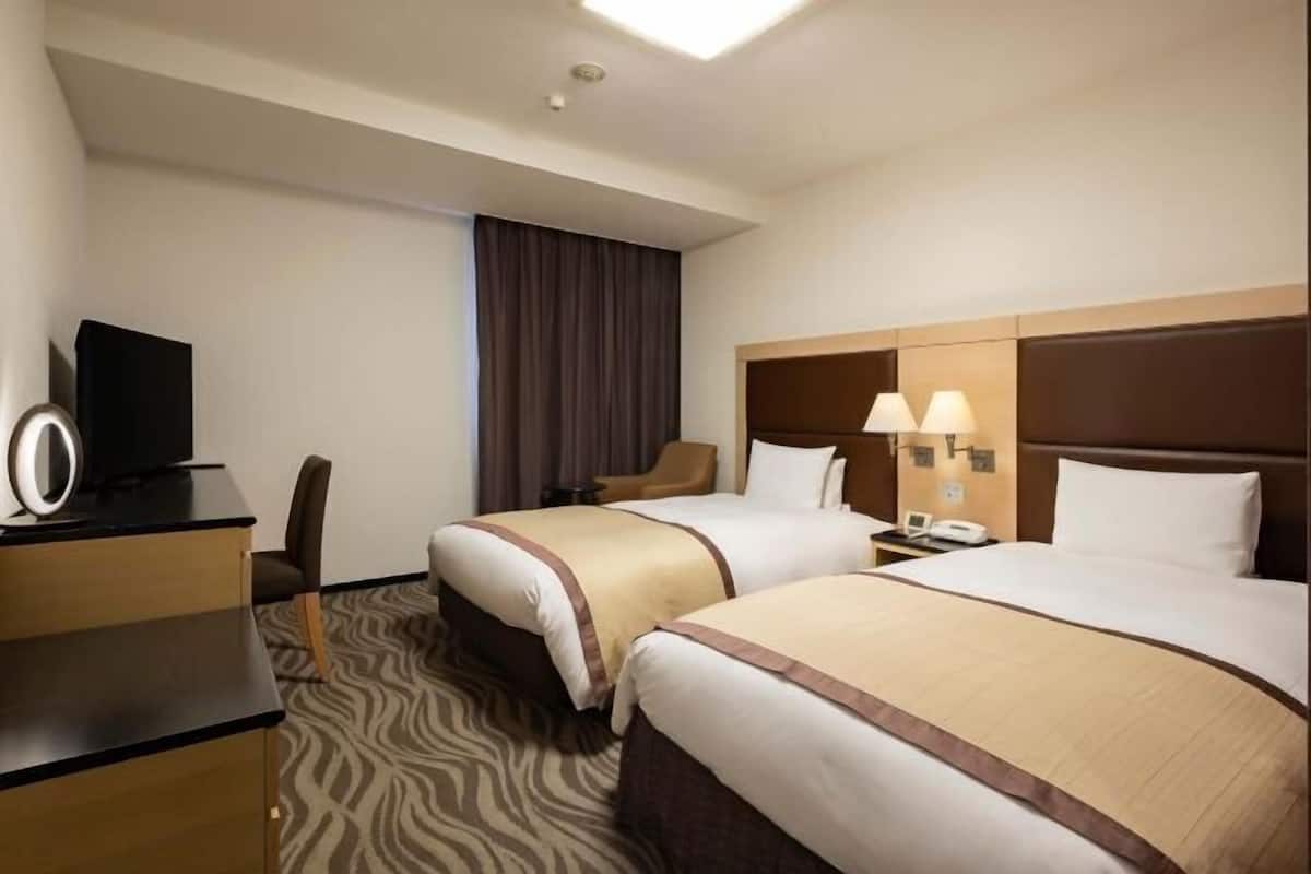 高档床上用品、羽绒被、办公桌、隔音