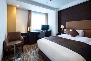 Premium bedding, down duvets, desk, soundproofing